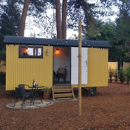 Forest Heath Shepherd'S Huts 灵伍德 外观 照片