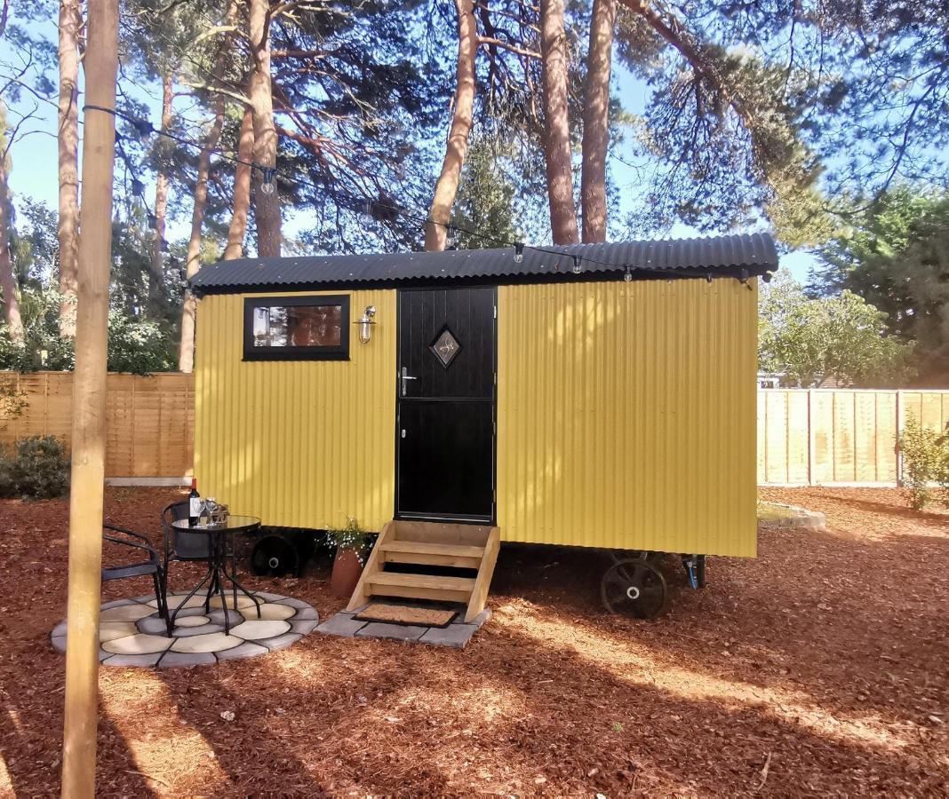 Forest Heath Shepherd'S Huts 灵伍德 外观 照片