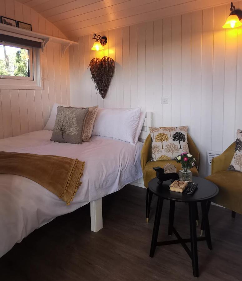 Forest Heath Shepherd'S Huts 灵伍德 外观 照片